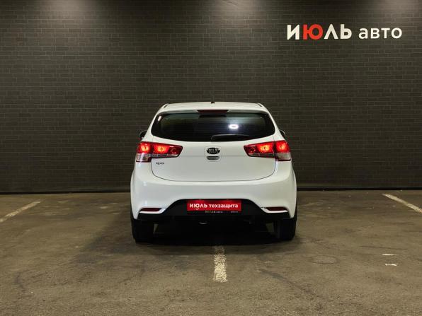 Kia Rio III Рестайлинг с пробегом 2015 года, цена 1 030 000 рублей, 97373 км, хэтчбек, Автокод Объявления