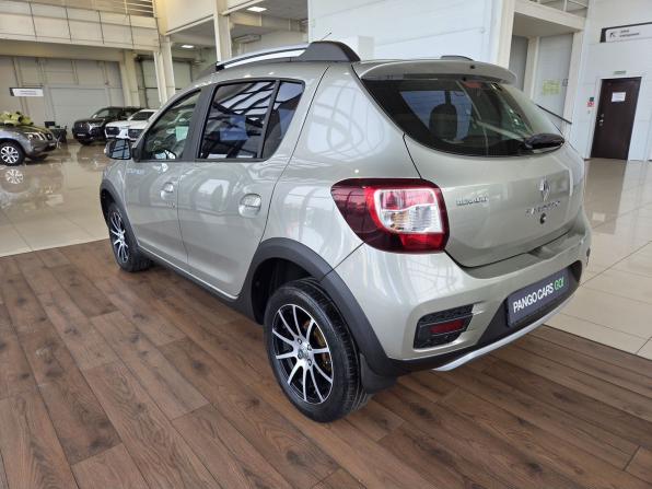 Renault Sandero II с пробегом 2015 года, цена 959 000 рублей, 69574 км, хэтчбек, Автокод Объявления