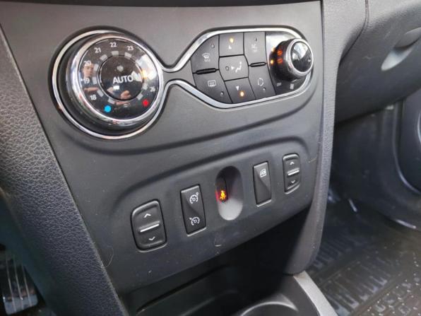 Renault Sandero II с пробегом 2015 года, цена 698 750 рублей, 115001 км, хэтчбек, Автокод Объявления
