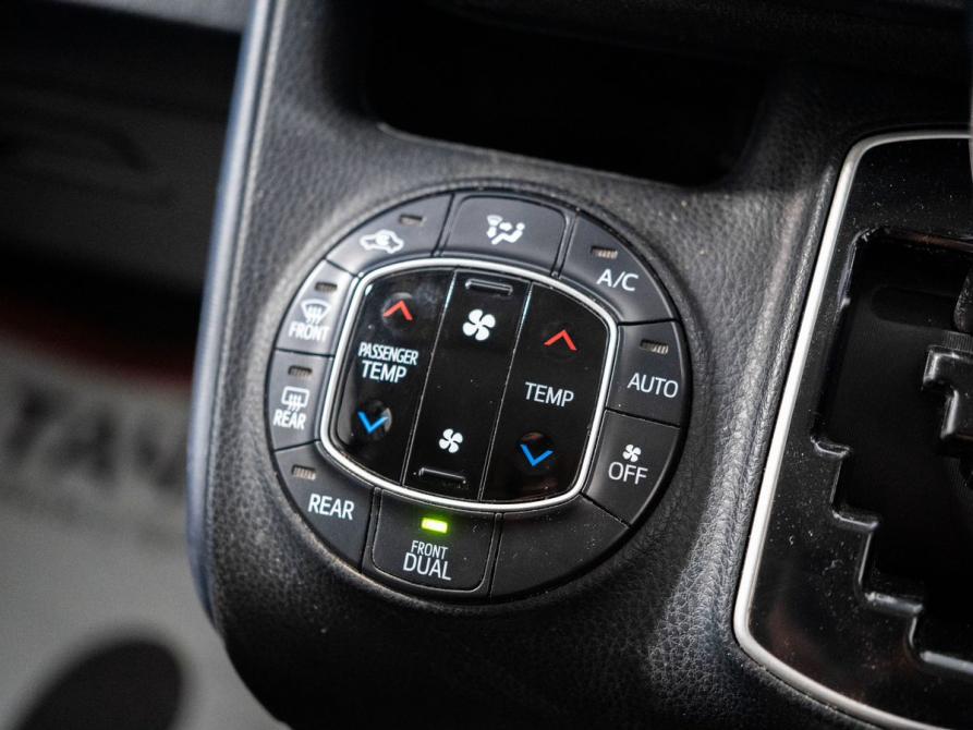 Toyota Voxy III (R80) Иркутск  - изображение 17