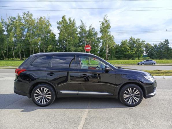 Mitsubishi Outlander III Рестайлинг 2 с пробегом 2018 года, цена 2 100 000 рублей, 95746 км, внедорожник, Автокод Объявления