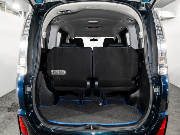 Toyota Voxy III (R80) с пробегом 2014 года, цена 1 750 000 рублей, 246939 км, минивэн, Автокод Объявления