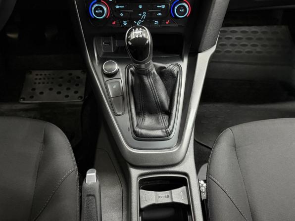 Ford Focus III Рестайлинг с пробегом 2017 года, цена 978 000 рублей, 201522 км, седан, Автокод Объявления