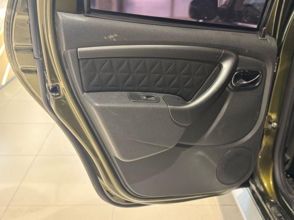 Renault Duster I Рестайлинг с пробегом 2018 года, цена 1 249 000 рублей, 180000 км, внедорожник, Автокод Объявления