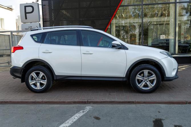 Toyota RAV4 IV (XA40) Рестайлинг с пробегом 2015 года, цена 1 682 000 рублей, 235000 км, внедорожник, Автокод Объявления