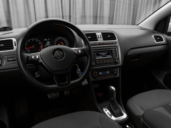 Volkswagen Polo V Рестайлинг с пробегом 2016 года, цена 1 530 000 рублей, 32524 км, седан, Автокод Объявления