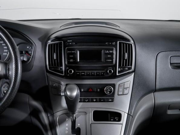 Hyundai H-1 II Рестайлинг с пробегом 2015 года, цена 2 400 000 рублей, 129213 км, минивэн, Автокод Объявления