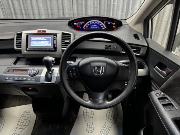 Honda Freed I Рестайлинг с пробегом 2013 года, цена 1 200 000 рублей, 114787 км, компактвэн, Автокод Объявления