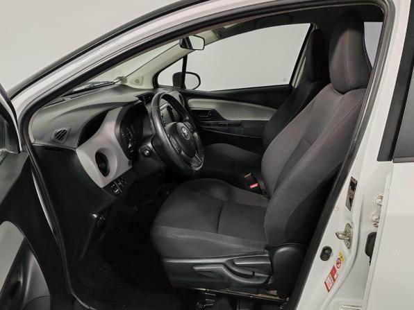 Toyota Yaris III Рестайлинг 2 с пробегом 2017 года, цена 1 375 000 рублей, 160073 км, хэтчбек, Автокод Объявления