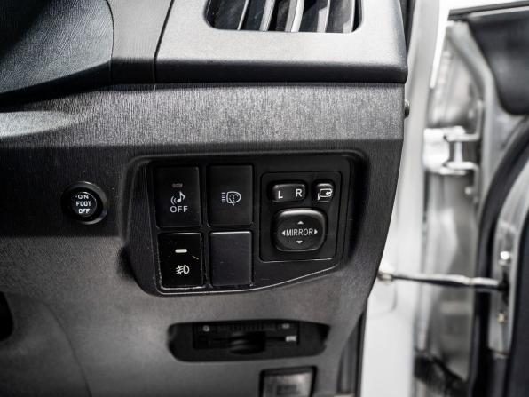 Toyota Prius III Рестайлинг (XW30) с пробегом 2012 года, цена 1 130 000 рублей, 266039 км, лифтбек, Автокод Объявления