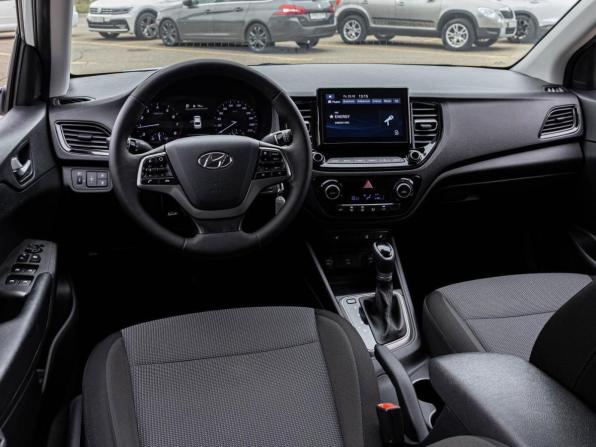 Hyundai Solaris II Рестайлинг с пробегом 2021 года, цена 1 699 999 рублей, 63553 км, седан, Автокод Объявления