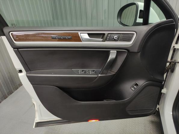 Volkswagen Touareg II Рестайлинг с пробегом 2015 года, цена 2 533 000 рублей, 308921 км, внедорожник, Автокод Объявления