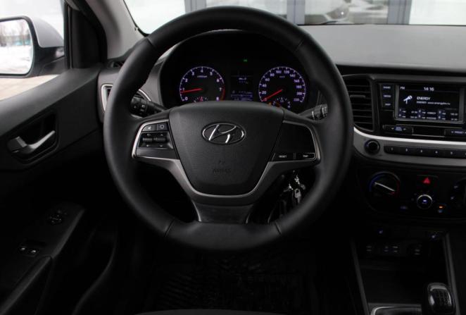 Hyundai Solaris II с пробегом 2018 года, цена 1 035 000 рублей, 138455 км, седан, Автокод Объявления