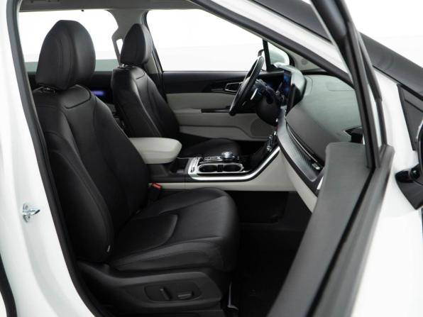 Kia Carnival IV с пробегом 2023 года, цена 4 835 046 рублей, 39743 км, минивэн, Автокод Объявления