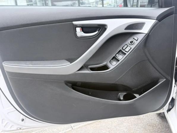 Hyundai Elantra V (MD) Рестайлинг с пробегом 2014 года, цена 1 250 000 рублей, 199000 км, седан, Автокод Объявления