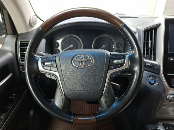 Toyota Land Cruiser 200 Series Рестайлинг 2 с пробегом 2019 года, цена 7 449 000 рублей, 137000 км, внедорожник, Автокод Объявления