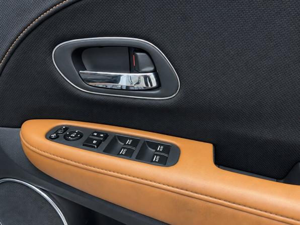 Honda Vezel I с пробегом 2014 года, цена 1 299 000 рублей, 225000 км, внедорожник, Автокод Объявления