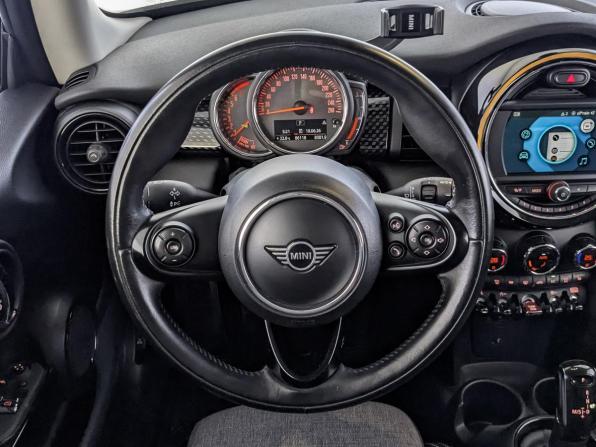 Mini Hatch III (F55/F56) Рестайлинг с пробегом 2019 года, цена 2 520 000 рублей, 86114 км, хэтчбек, Автокод Объявления