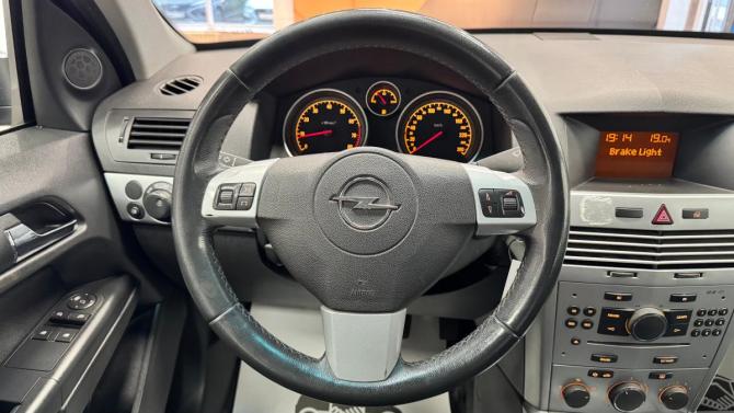Opel Astra H Рестайлинг с пробегом 2011 года, цена 475 000 рублей, 238613 км, седан, Автокод Объявления