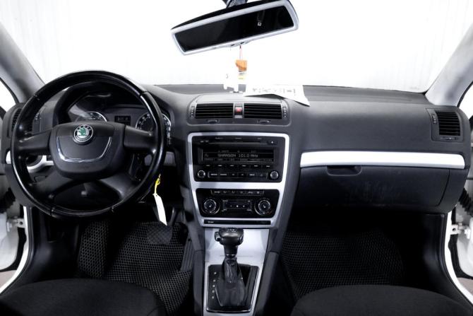 Skoda Octavia II (A5) Рестайлинг с пробегом 2011 года, цена 699 000 рублей, 294220 км, лифтбек, Автокод Объявления