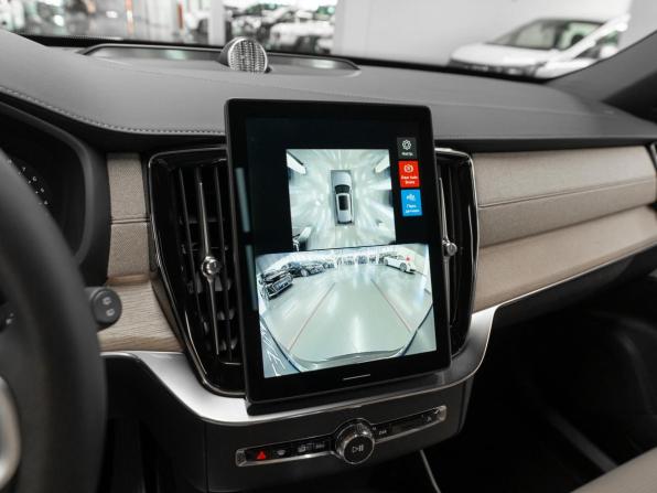 Volvo XC90 II Рестайлинг 2 с пробегом 2025 года, цена 9 950 000 рублей, 30 км, внедорожник, Автокод Объявления