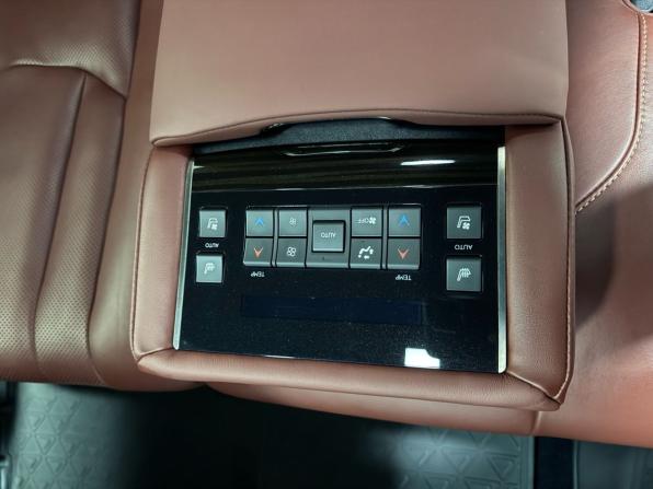 Lexus LX III Рестайлинг 2 с пробегом 2016 года, цена 9 400 000 рублей, 40000 км, внедорожник, Автокод Объявления
