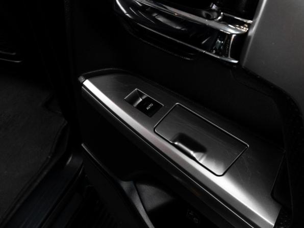 Toyota Land Cruiser 200 Series Рестайлинг 1 с пробегом 2013 года, цена 4 569 000 рублей, 207320 км, внедорожник, Автокод Объявления