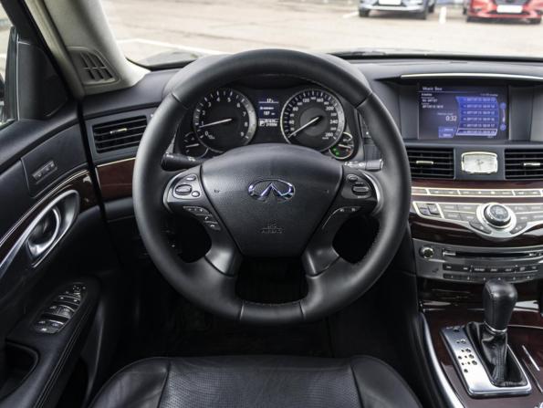 Infiniti Q70 I Рестайлинг с пробегом 2015 года, цена 1 799 000 рублей, 251634 км, седан, Автокод Объявления