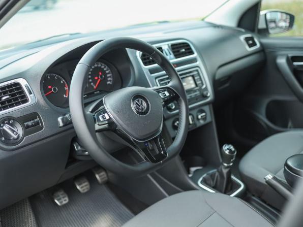Volkswagen Polo V Рестайлинг с пробегом 2016 года, цена 969 000 рублей, 154600 км, седан, Автокод Объявления