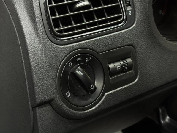 Volkswagen Polo V Рестайлинг с пробегом 2019 года, цена 947 000 рублей, 58500 км, седан, Автокод Объявления