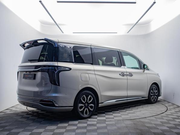 Hongqi HQ9 с пробегом 2022 года, цена 4 370 000 рублей, 41565 км, минивэн, Автокод Объявления