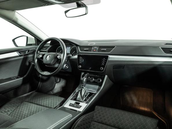 Skoda Superb III Рестайлинг с пробегом 2020 года, цена 2 570 000 рублей, 58319 км, лифтбек, Автокод Объявления