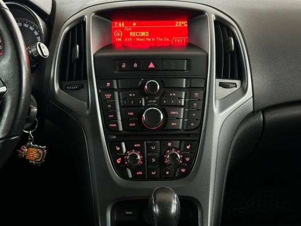 Opel Astra J Рестайлинг с пробегом 2013 года, цена 715 000 рублей, 221662 км, универсал, Автокод Объявления