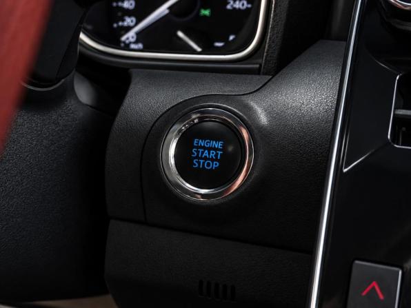 Toyota Avalon V с пробегом 2022 года, цена 3 489 000 рублей, 39617 км, седан, Автокод Объявления