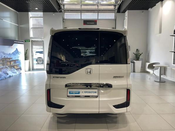Honda Stepwgn V Рестайлинг с пробегом 2019 года, цена 2 098 000 рублей, 127000 км, минивэн, Автокод Объявления
