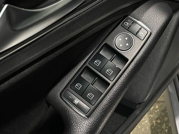 Mercedes-Benz A-Класс III (W176) Рестайлинг с пробегом 2015 года, цена 1 390 000 рублей, 143580 км, хэтчбек, Автокод Объявления