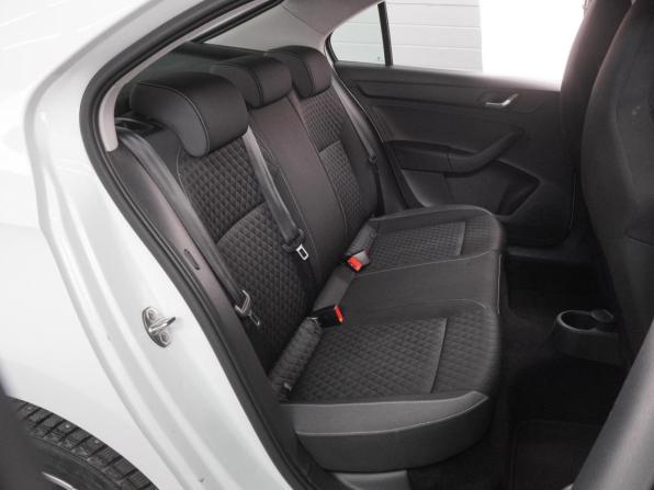 Skoda Rapid I с пробегом 2015 года, цена 1 299 000 рублей, 102279 км, лифтбек, Автокод Объявления