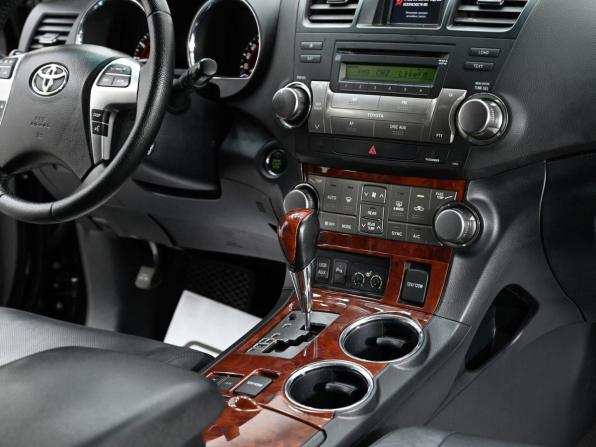 Toyota Highlander II (XU40) Рестайлинг с пробегом 2013 года, цена 1 299 000 рублей, 138358 км, внедорожник, Автокод Объявления