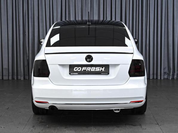 Volkswagen Polo V Рестайлинг с пробегом 2018 года, цена 1 380 000 рублей, 132508 км, седан, Автокод Объявления