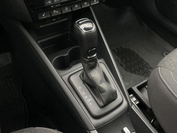 Skoda Rapid II с пробегом 2021 года, цена 1 799 000 рублей, 79156 км, лифтбек, Автокод Объявления
