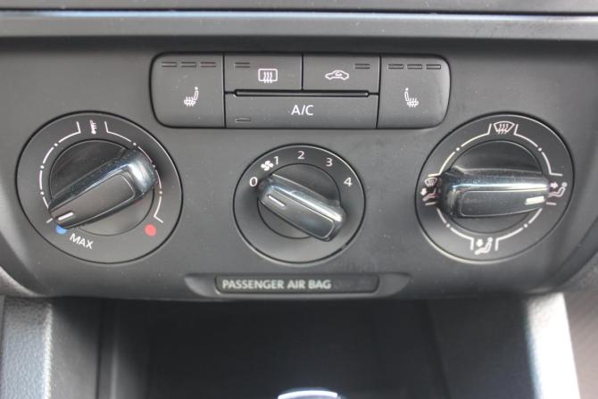 Volkswagen Jetta VI Рестайлинг с пробегом 2014 года, цена 977 000 рублей, 196265 км, седан, Автокод Объявления