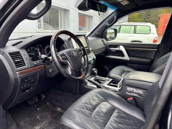 Toyota Land Cruiser 200 Series Рестайлинг 2 с пробегом 2016 года, цена 4 500 000 рублей, 284846 км, внедорожник, Автокод Объявления