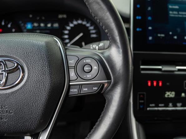 Toyota Avalon V с пробегом 2022 года, цена 3 390 000 рублей, 41515 км, седан, Автокод Объявления