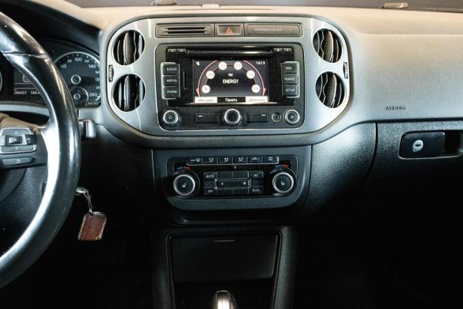 Volkswagen Tiguan I Рестайлинг с пробегом 2011 года, цена 1 059 000 рублей, 206657 км, внедорожник, Автокод Объявления