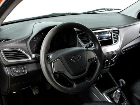 Hyundai Solaris II с пробегом 2017 года, цена 798 000 рублей, 153274 км, седан, Автокод Объявления