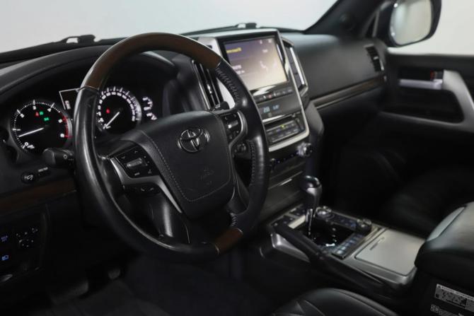 Toyota Land Cruiser 200 Series Рестайлинг 2 с пробегом 2017 года, цена 7 600 000 рублей, 124718 км, внедорожник, Автокод Объявления