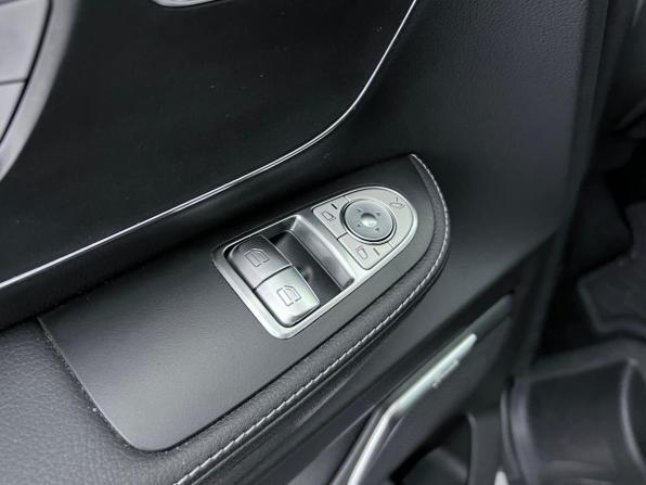 Mercedes-Benz V-Класс III (W447) Рестайлинг 2 с пробегом 2024 года, цена 10 899 000 рублей, 9692 км, минивэн, Автокод Объявления