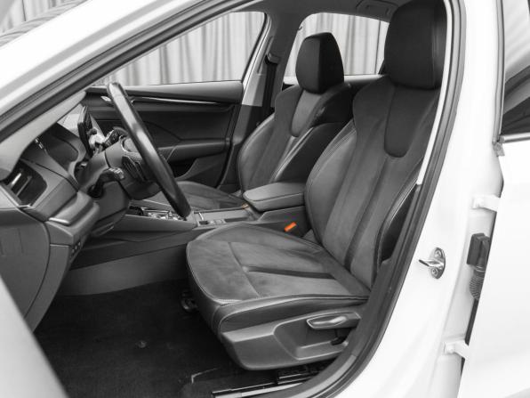Skoda Octavia IV (A8) с пробегом 2020 года, цена 2 540 000 рублей, 67598 км, лифтбек, Автокод Объявления