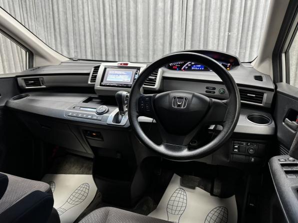 Honda Freed I Рестайлинг с пробегом 2013 года, цена 1 200 000 рублей, 114787 км, компактвэн, Автокод Объявления
