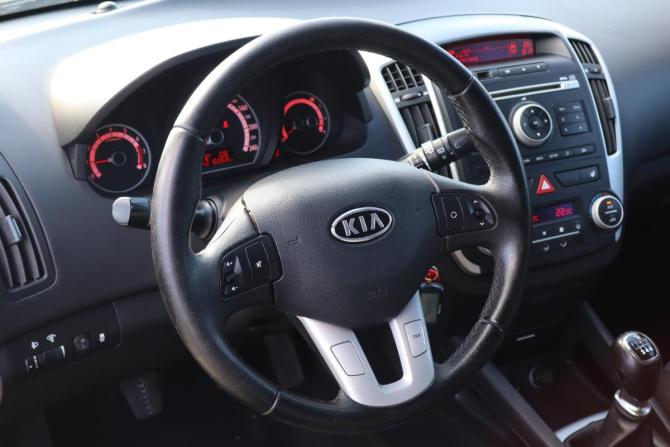 Kia Ceed I Рестайлинг с пробегом 2010 года, цена 639 000 рублей, 215000 км, универсал, Автокод Объявления